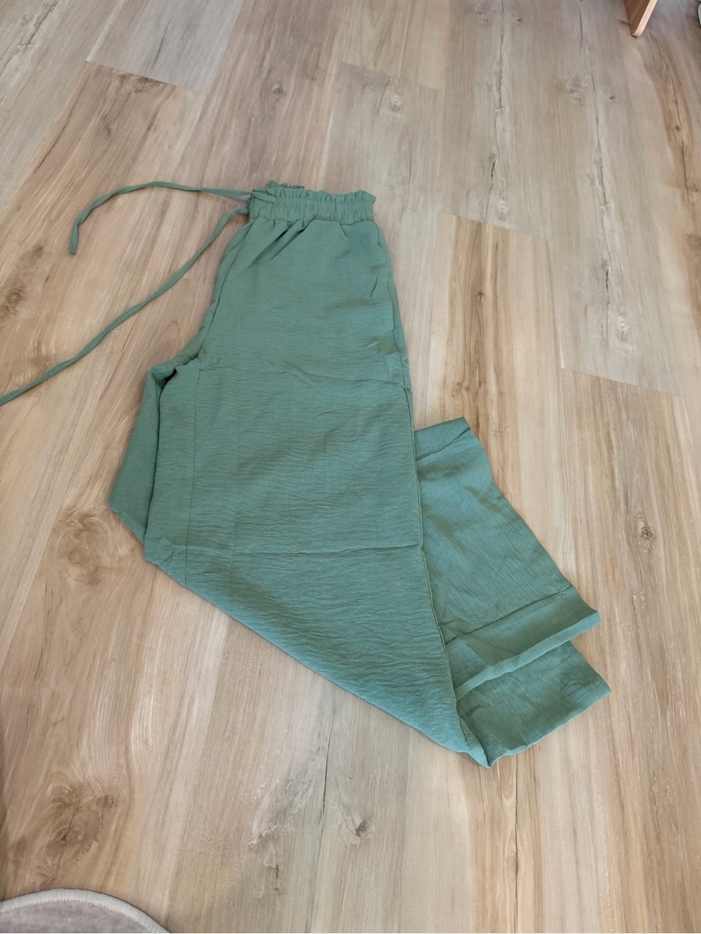 Relaxed Tie-Waist Women’s Pants in Sage Green